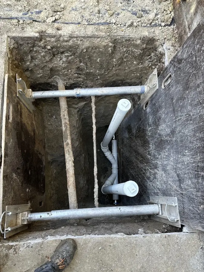 Experienced plumber completing Drain Cleaning work in Seminole